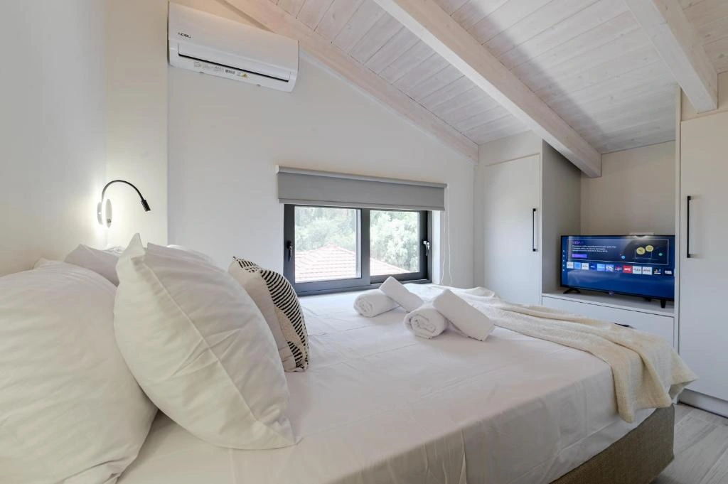 Suite 6 - Gallery 11